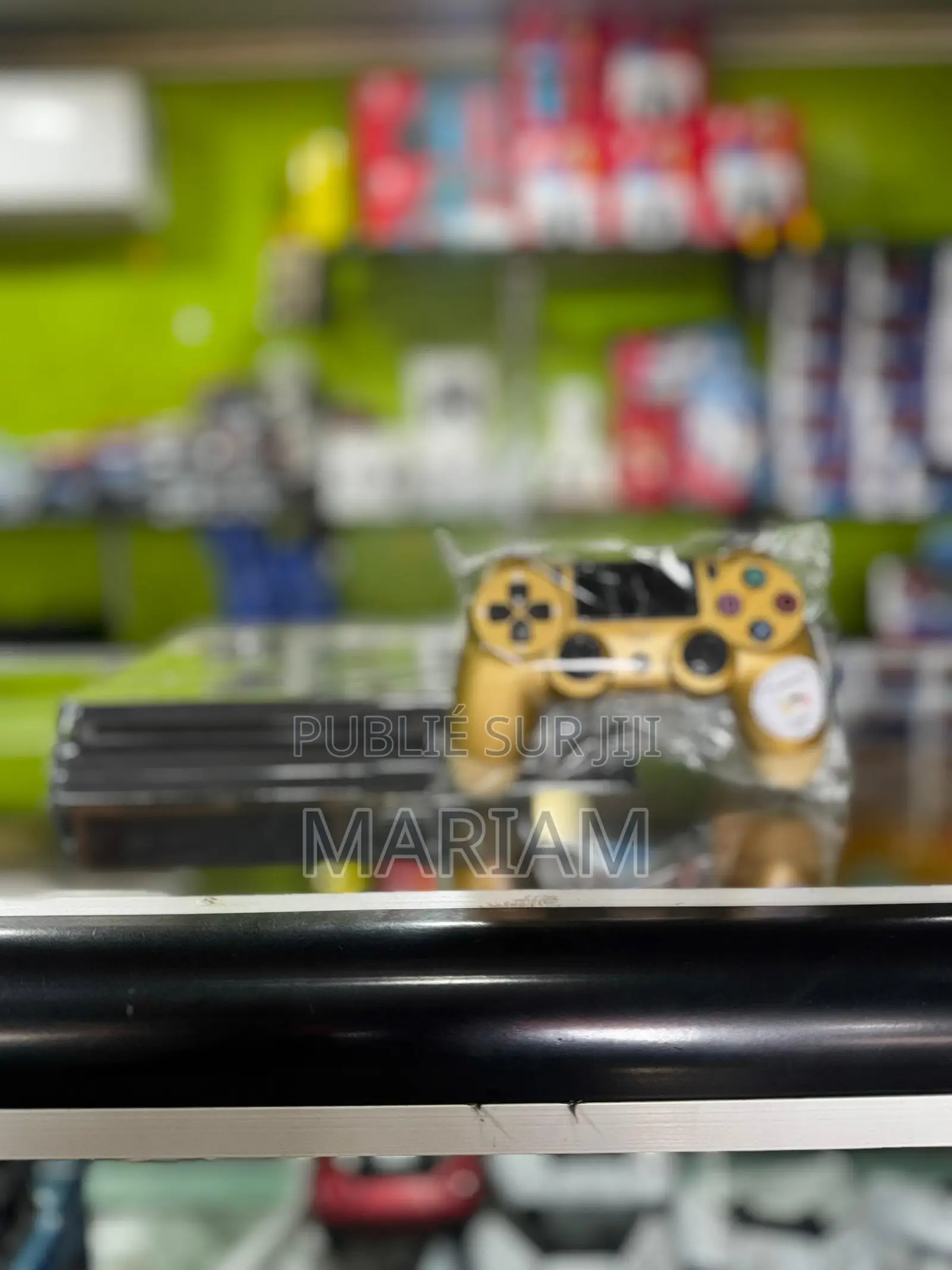 Ps4 Slim Cracker Quasi Neuf Importés Avec Une Manette Et Jeux Inclus