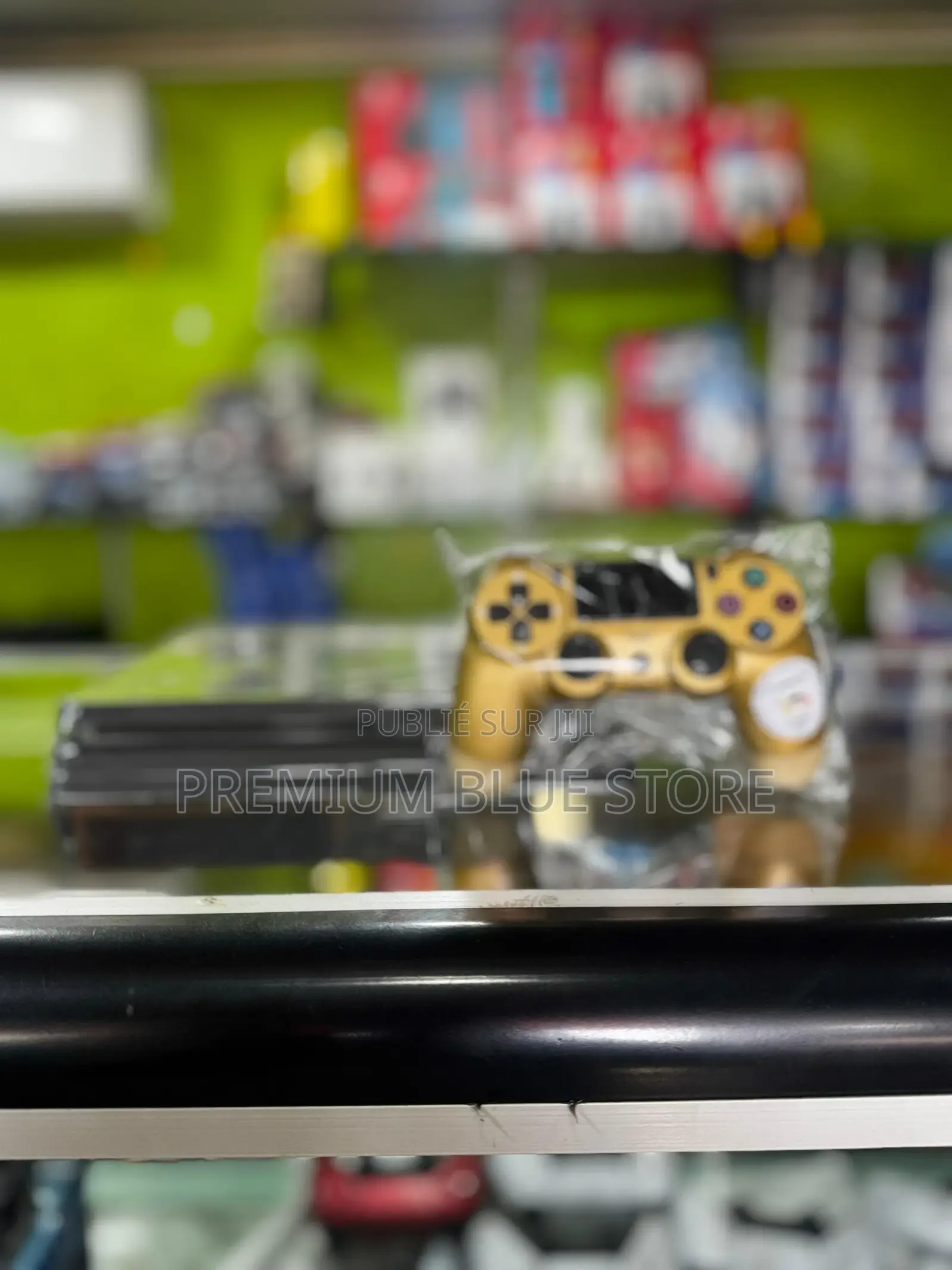 Ps4 Slim Cracker Quasi Neuf Importés Avec Une Manette Et Jeux Inclus