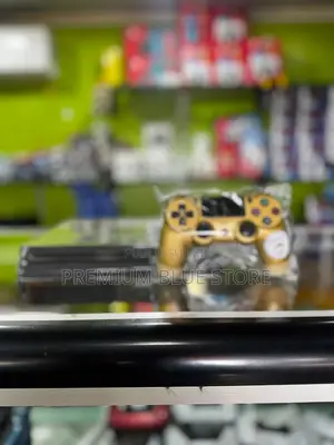 Ps4 Slim Cracker Quasi Neuf Importés Avec Une Manette Et Jeux Inclus