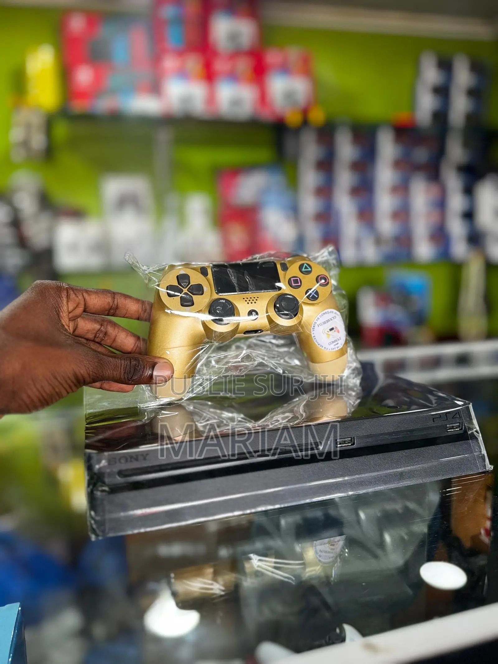 Ps4 Slim Cracker Quasi Neuf Importés Avec Une Manette Et Jeux Inclus