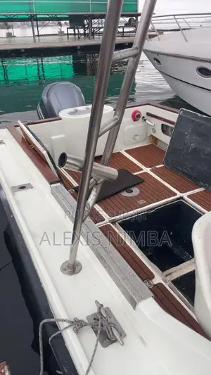Bateau Plaisance Mer Et Lagune Yamaha 250cv Temps Impeccable