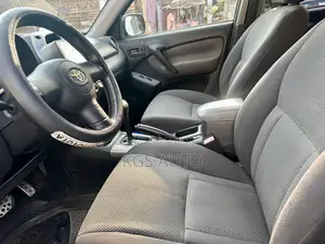 Toyota RAV4 1.8 2005 Blue