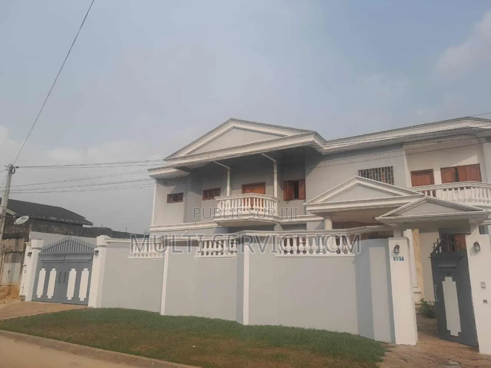 *A Louer* 
Une Villa Duplex Haut Standing De 10 Pièces