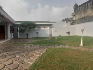 *A Louer* 
Une Villa Duplex Haut Standing De 10 Pièces