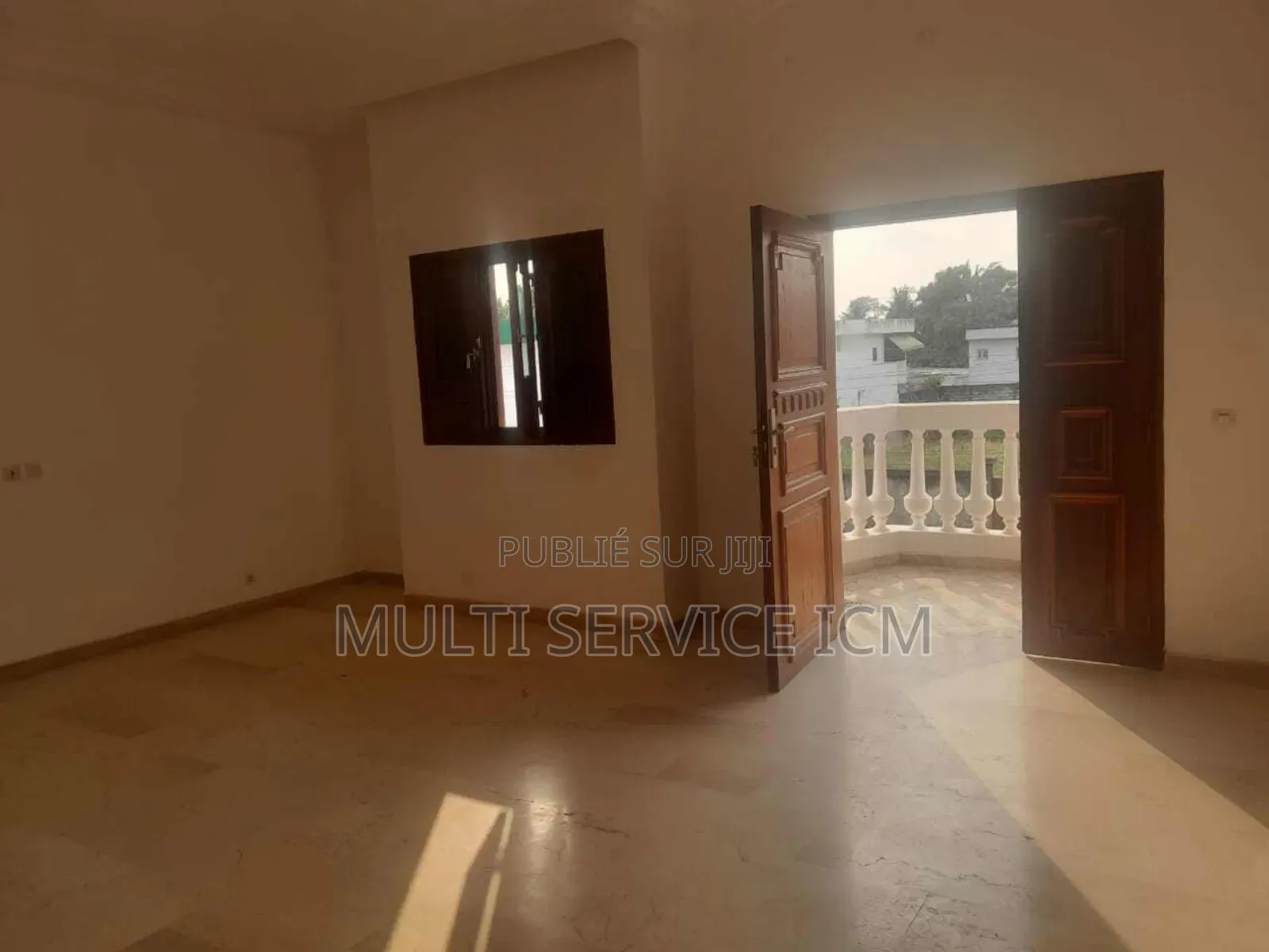 *A Louer* 
Une Villa Duplex Haut Standing De 10 Pièces