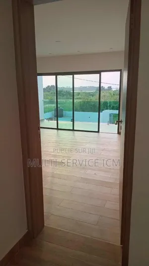 *A Louer* 
Une Villa Duplex Haut Standing De 10 Pièces