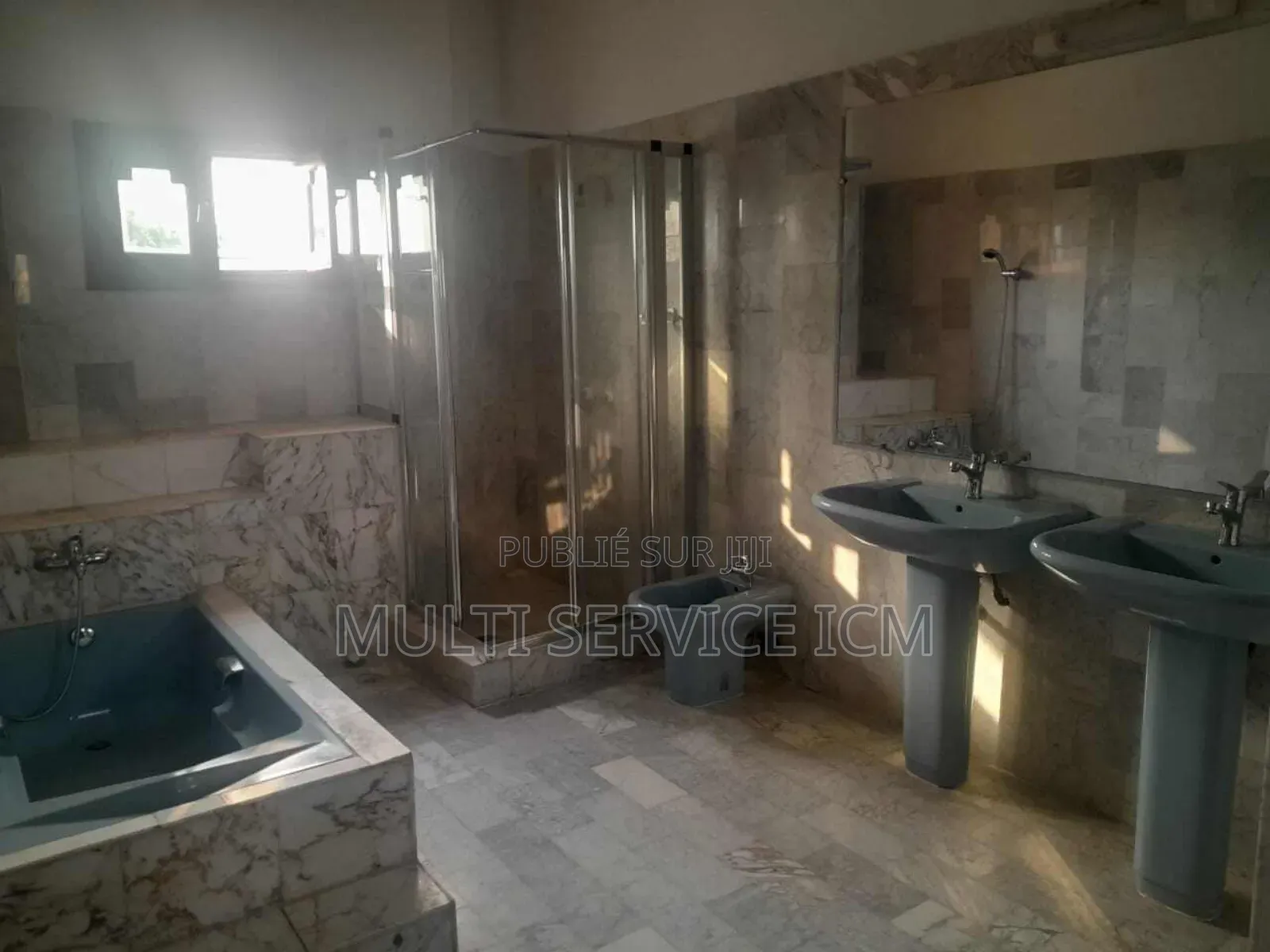 *A Louer* 
Une Villa Duplex Haut Standing De 10 Pièces