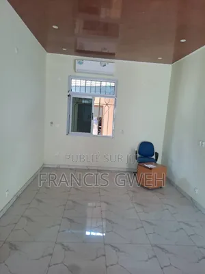 3chbre Villa dans Gweh Francis, Cocody à Louer