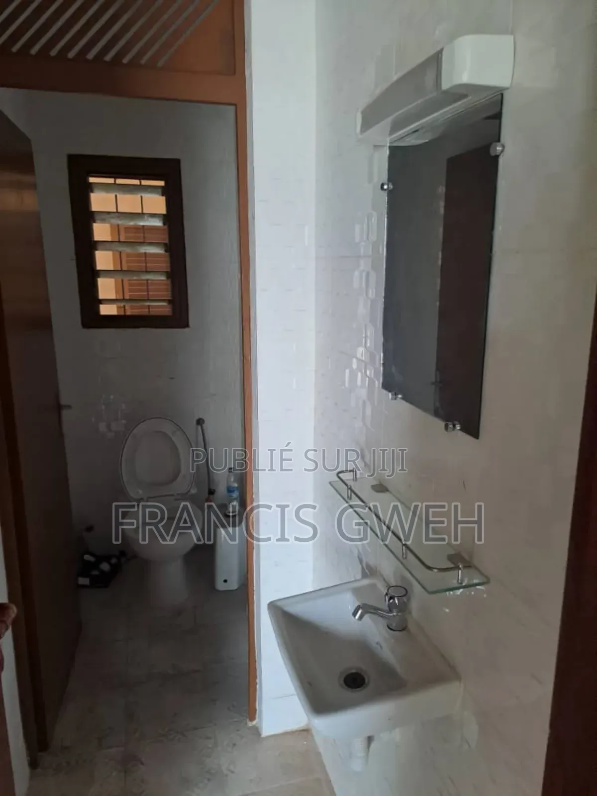 3chbre Villa dans Gweh Francis, Cocody à Louer