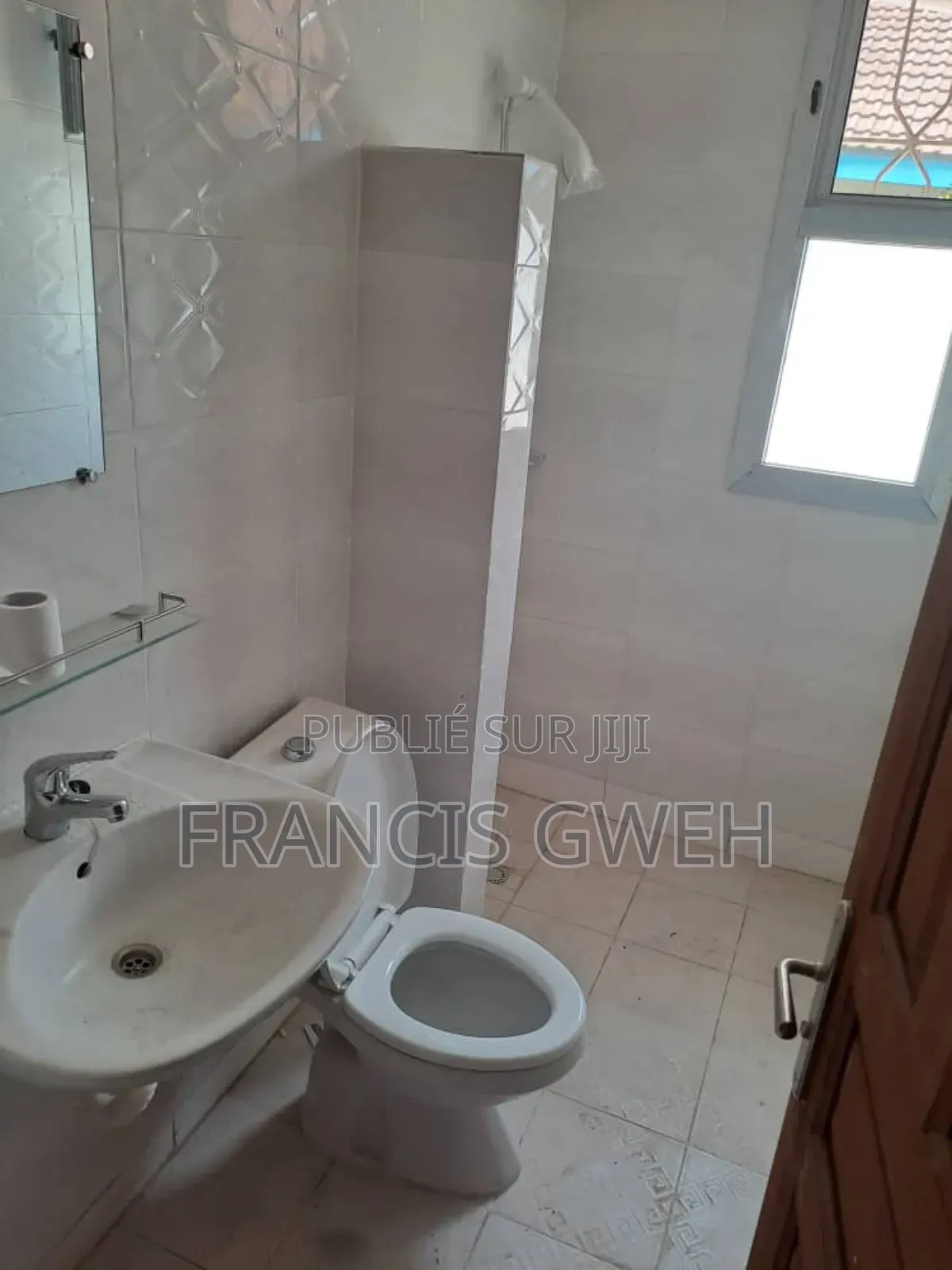 3chbre Villa dans Gweh Francis, Cocody à Louer