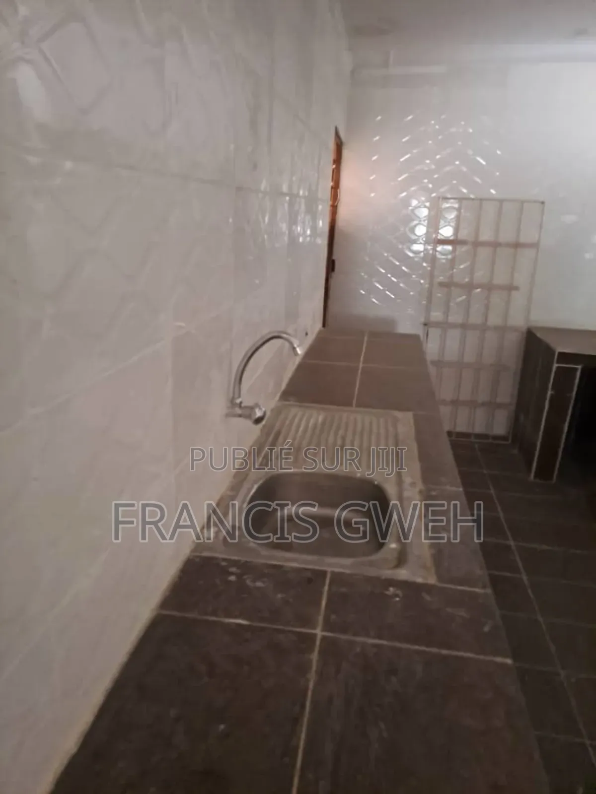 3chbre Villa dans Gweh Francis, Cocody à Louer