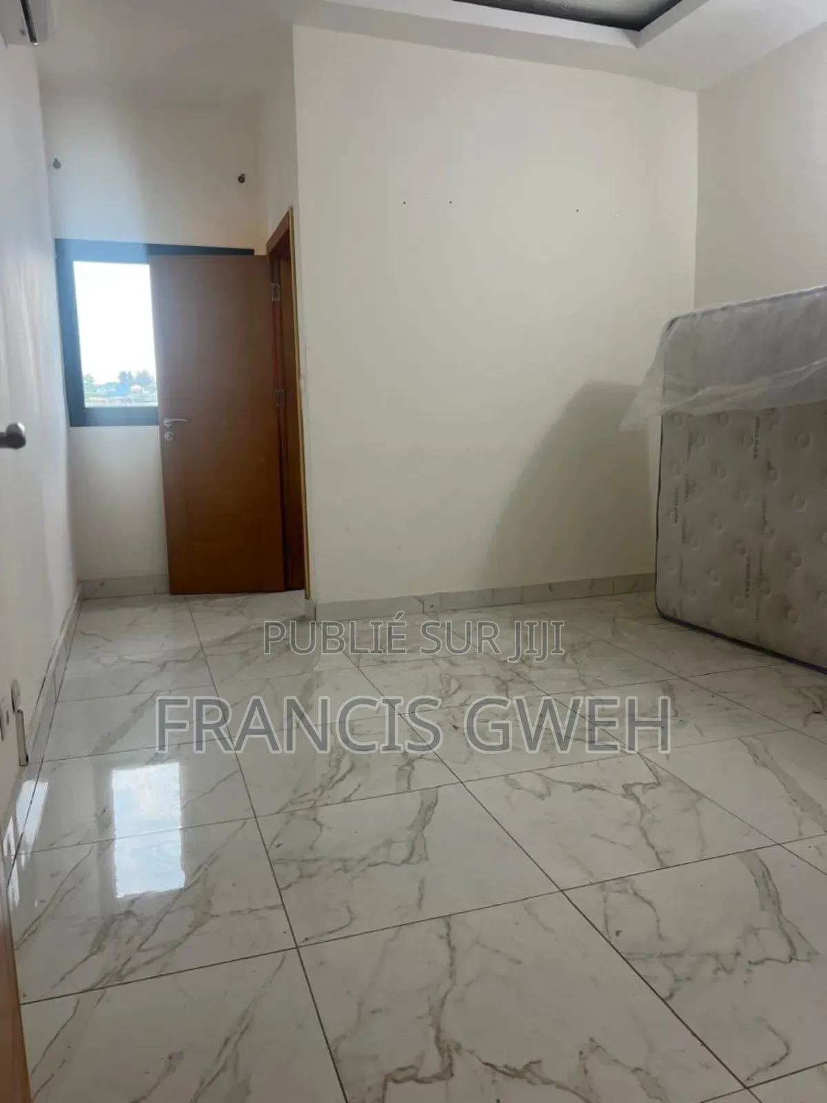 2chbre Appartement dans Francis Gweh, Cocody à Vendre