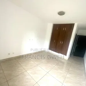 2chbre Appartement dans Francis Gweh, Cocody à Louer