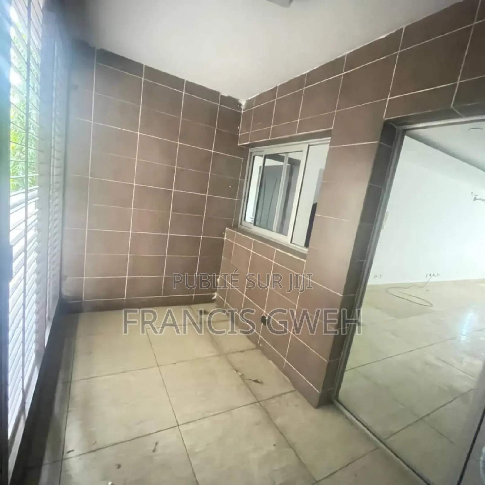 2chbre Appartement dans Francis Gweh, Cocody à Louer