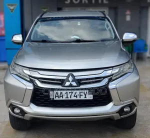 Photo - Mitsubishi Pajero Sport 2018 Gris