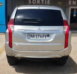 Mitsubishi Pajero Sport 2018 Gris