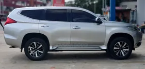 Mitsubishi Pajero Sport 2018 Gris