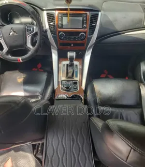 Mitsubishi Pajero Sport 2018 Gris