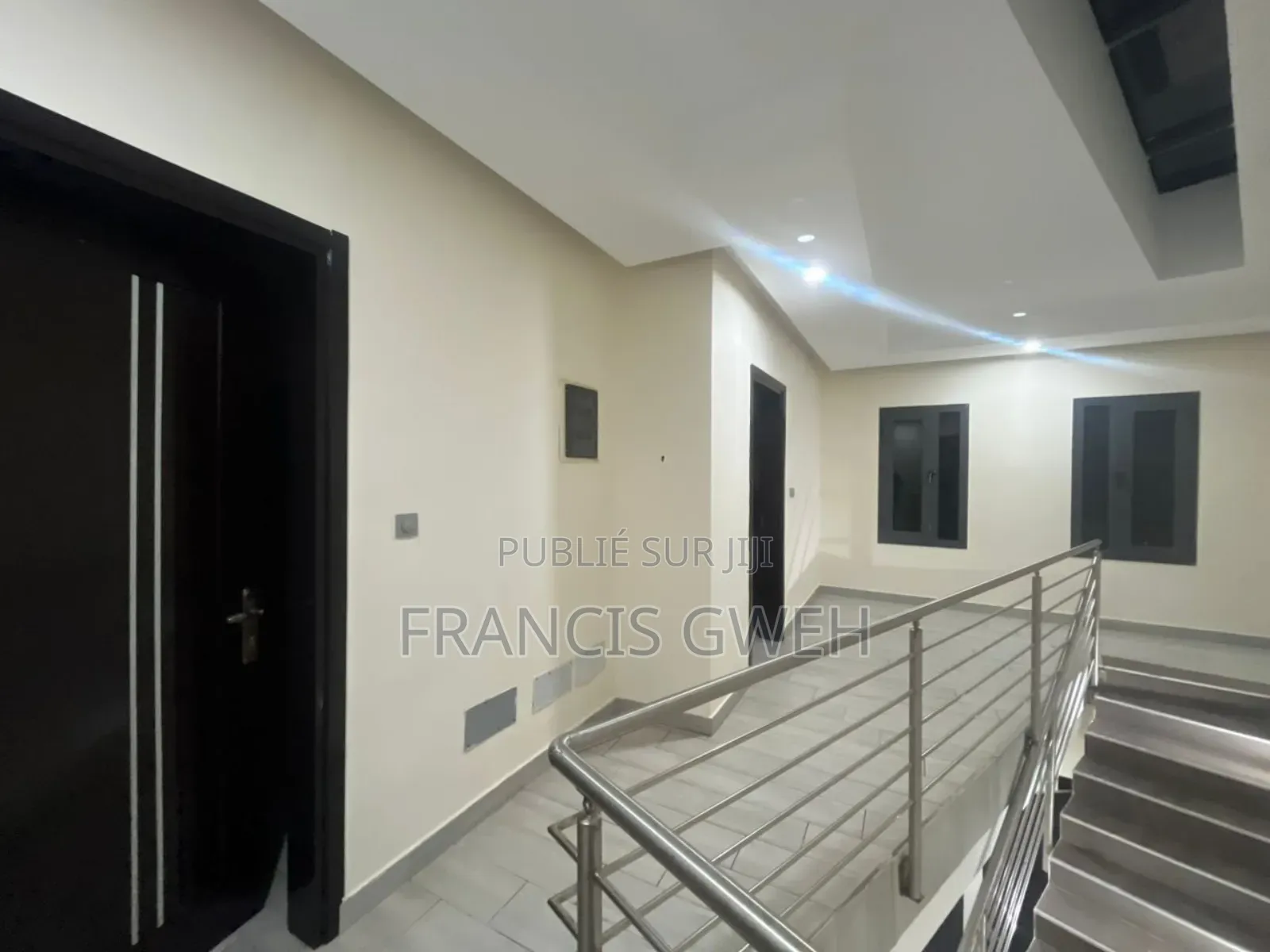 4chbre Duplex dans Francis Gweh, Cocody à Louer