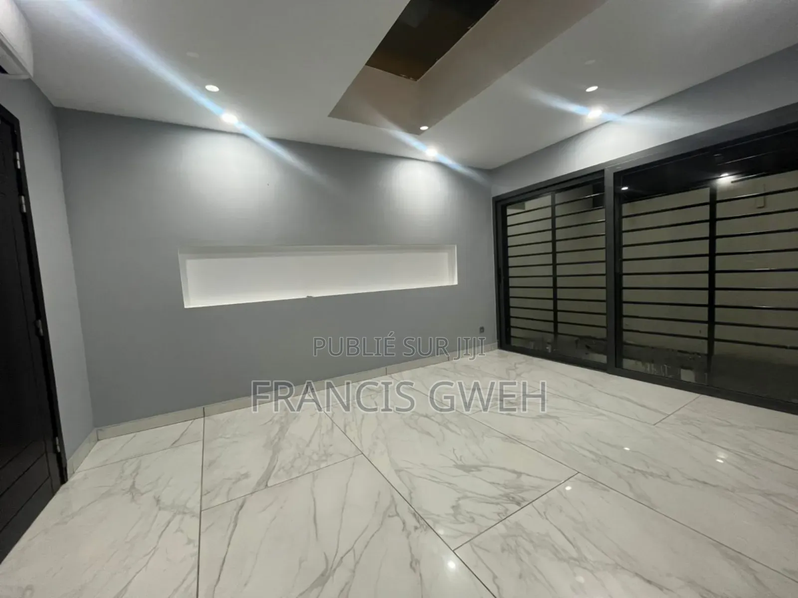 4chbre Duplex dans Francis Gweh, Cocody à Louer