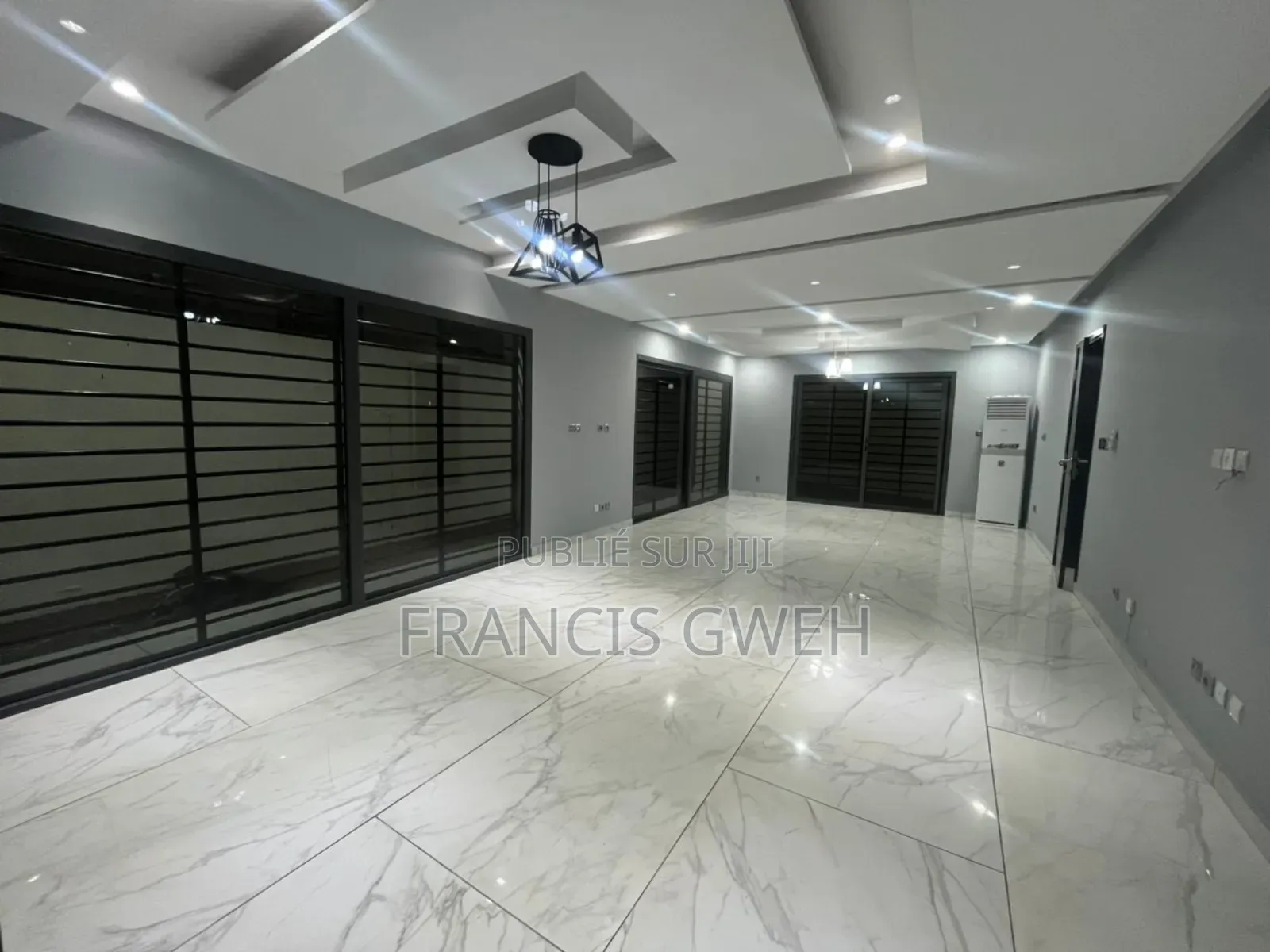 4chbre Duplex dans Francis Gweh, Cocody à Louer