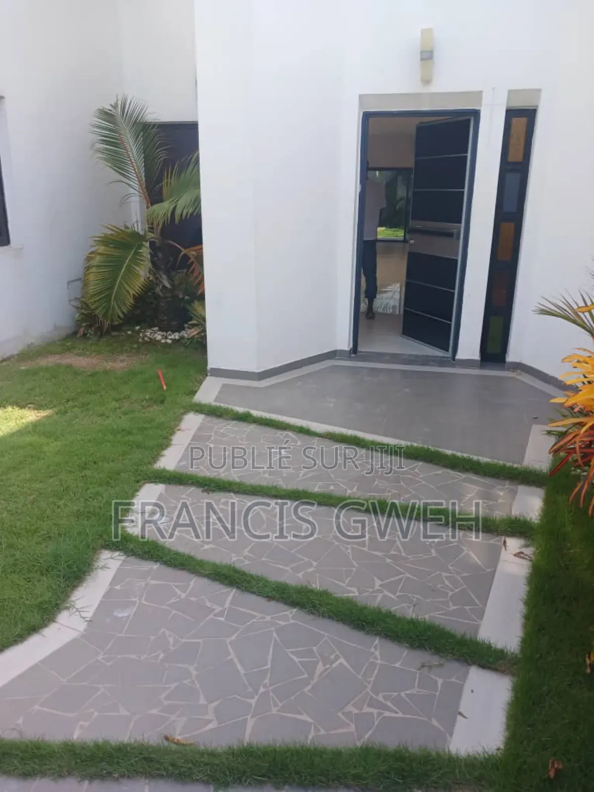 5chbre Duplex dans Francis Gweh, Cocody à Louer