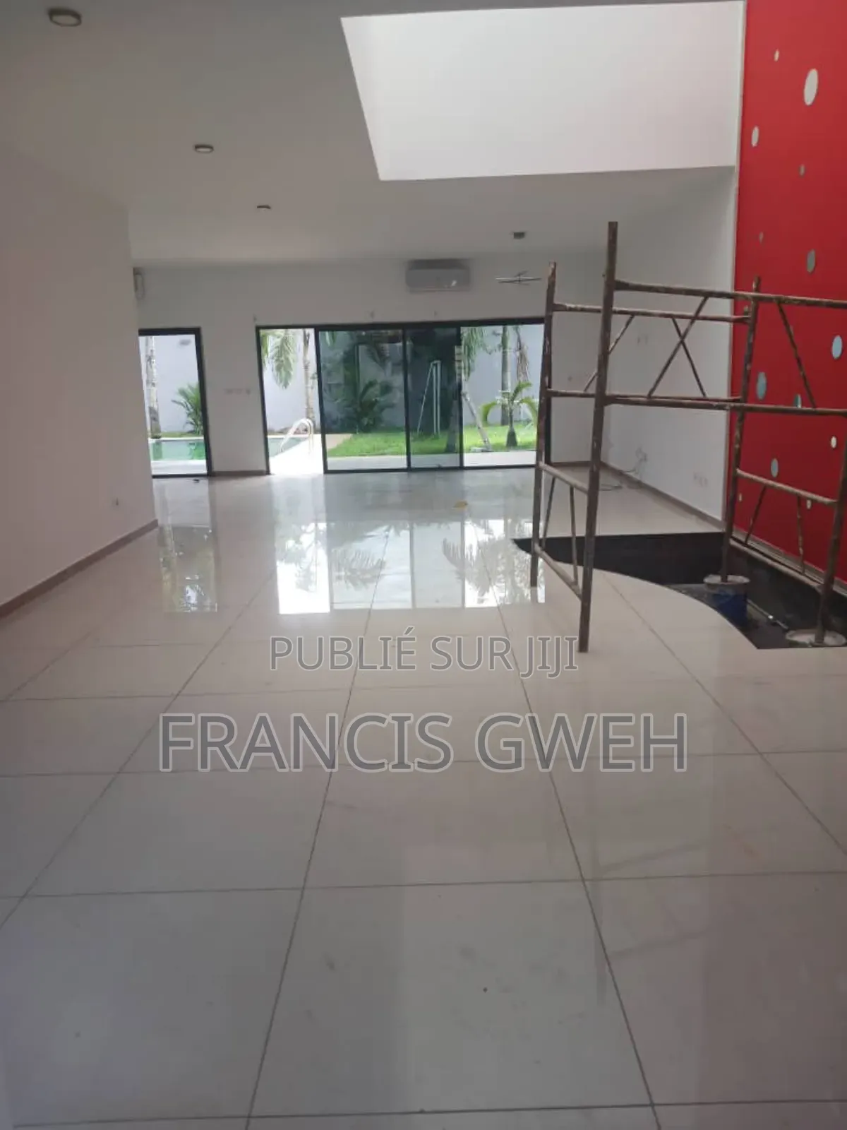 5chbre Duplex dans Francis Gweh, Cocody à Louer