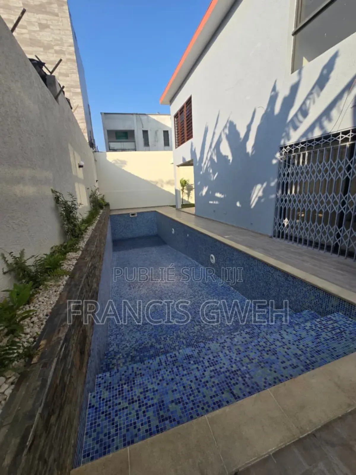 5chbre Duplex dans Francis Gweh, Cocody à Louer