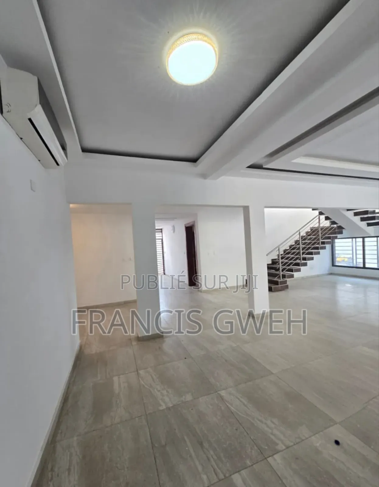 5chbre Duplex dans Francis Gweh, Cocody à Louer