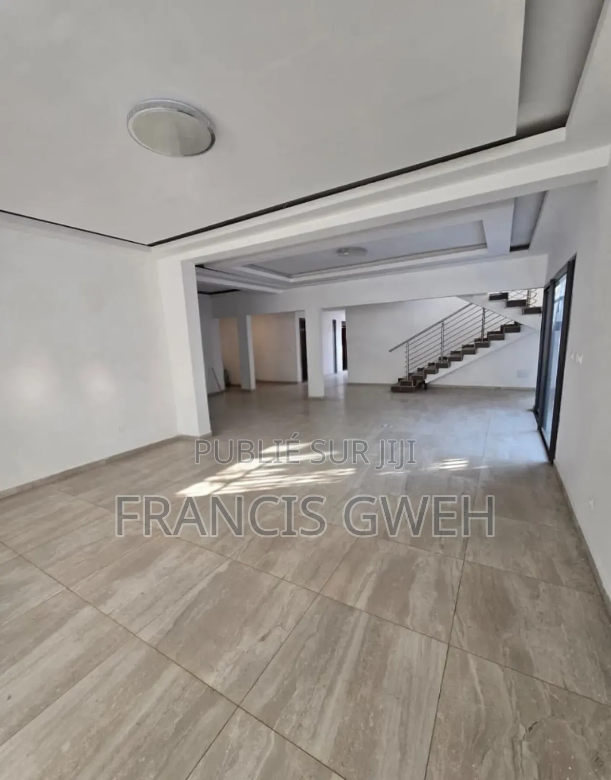 5chbre Duplex dans Francis Gweh, Cocody à Louer