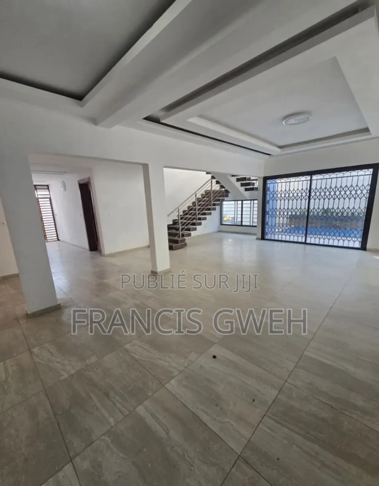 5chbre Duplex dans Francis Gweh, Cocody à Louer