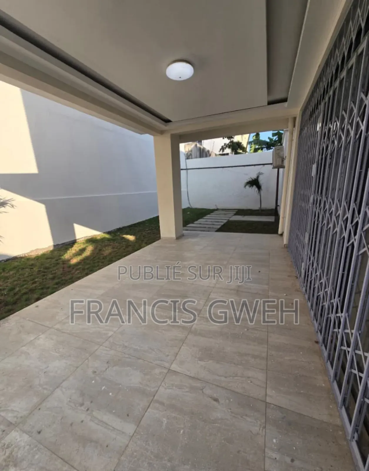 5chbre Duplex dans Francis Gweh, Cocody à Louer