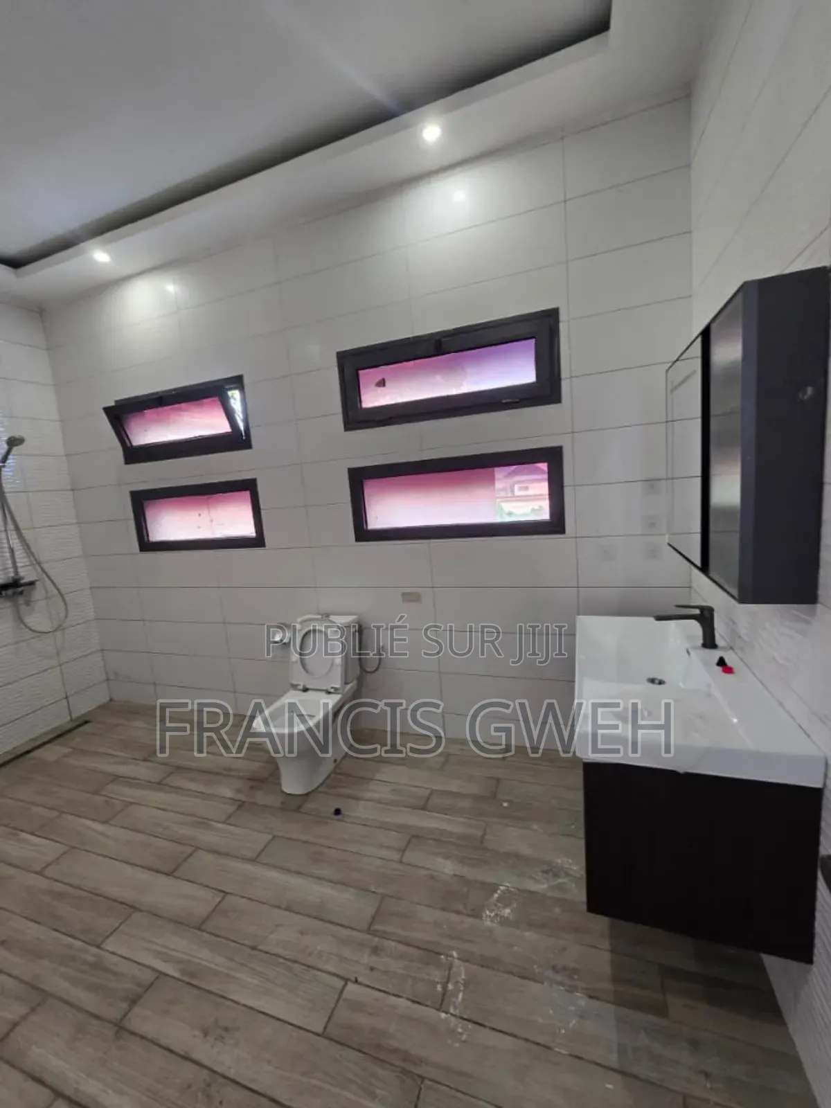 5chbre Duplex dans Francis Gweh, Cocody à Louer