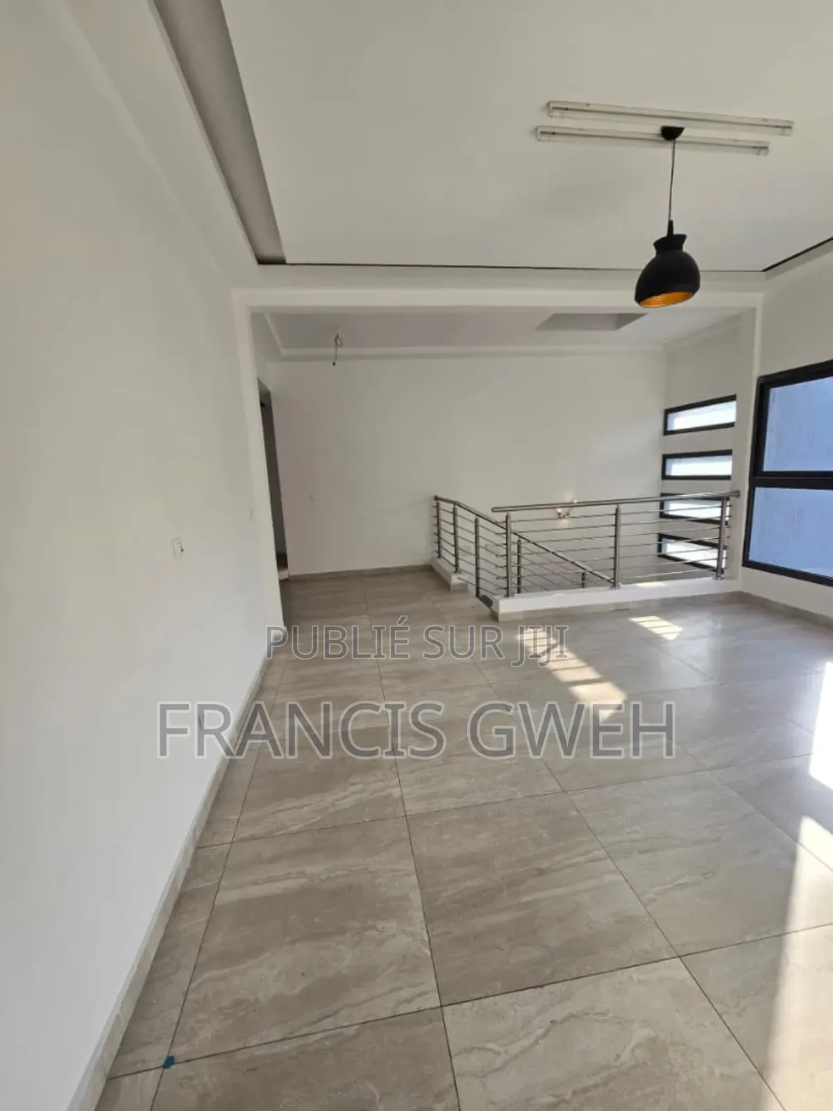 5chbre Duplex dans Francis Gweh, Cocody à Louer