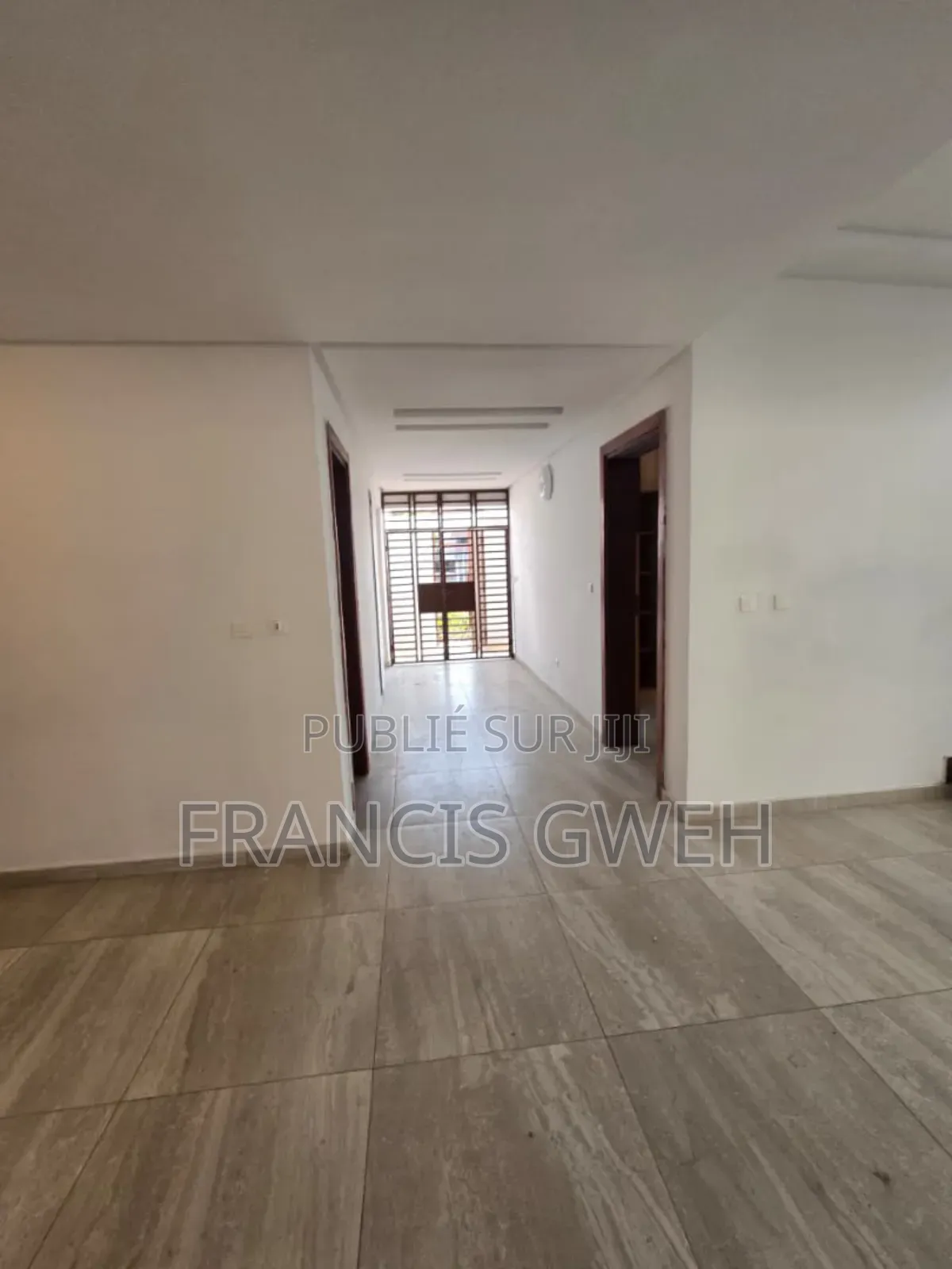 5chbre Duplex dans Francis Gweh, Cocody à Louer