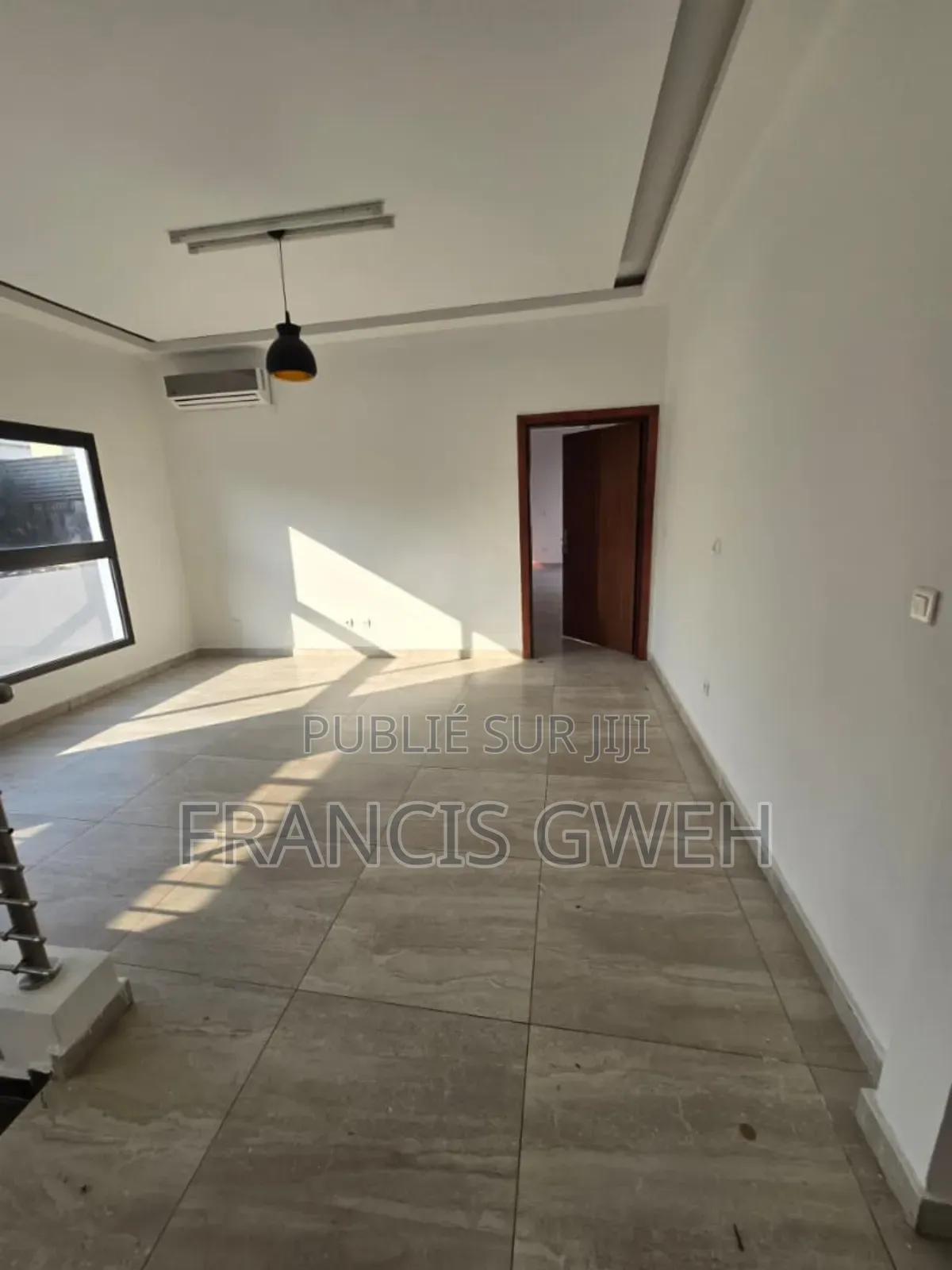 5chbre Duplex dans Francis Gweh, Cocody à Louer