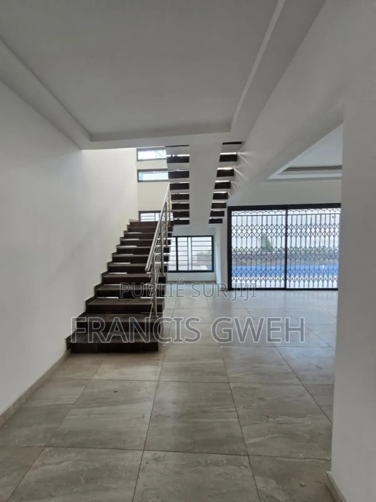 5chbre Duplex dans Francis Gweh, Cocody à Louer