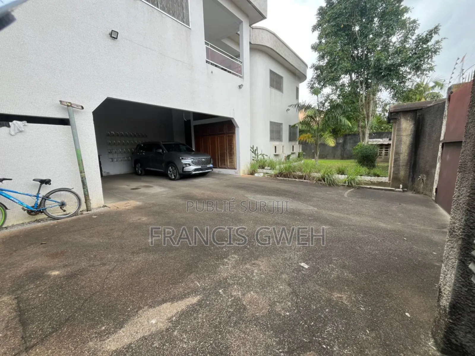 8chbre Duplex dans Francis Gweh, Cocody à Louer