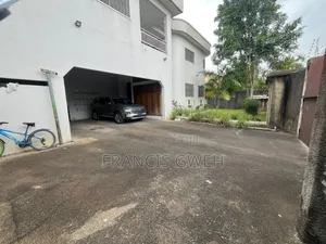 8chbre Duplex dans Francis Gweh, Cocody à Louer