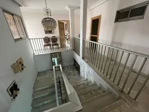 8chbre Duplex dans Francis Gweh, Cocody à Louer