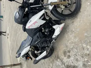 TVS Apache 180 RTR 2024 Blanc