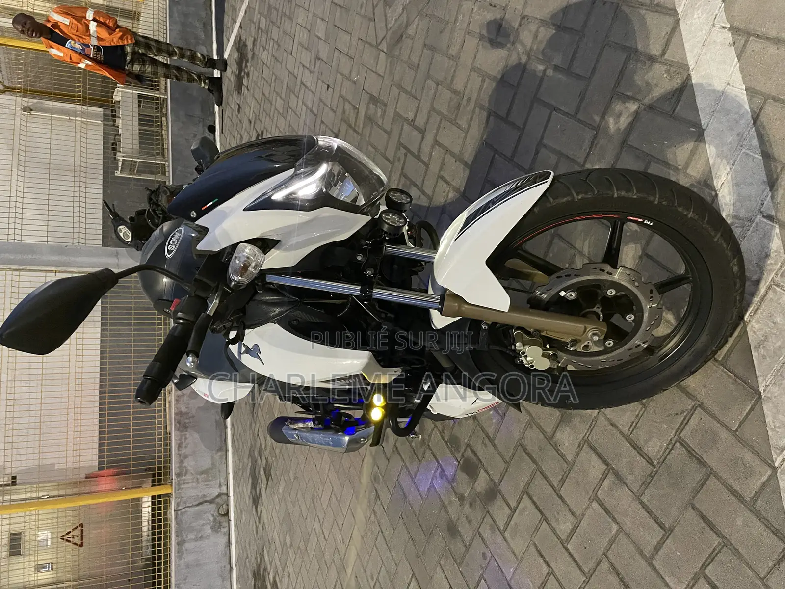 TVS Apache 180 RTR 2024 Blanc