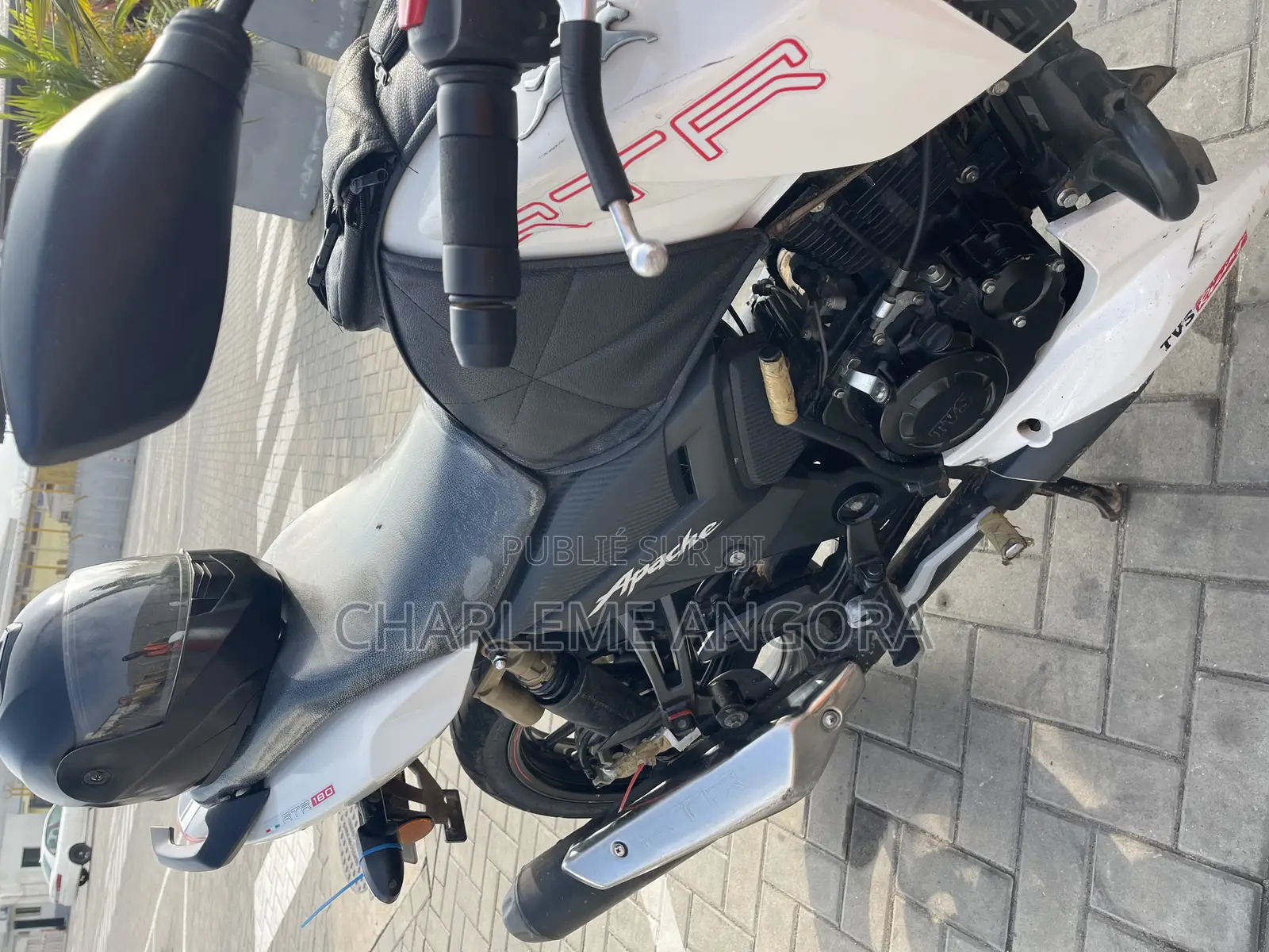 TVS Apache 180 RTR 2024 Blanc