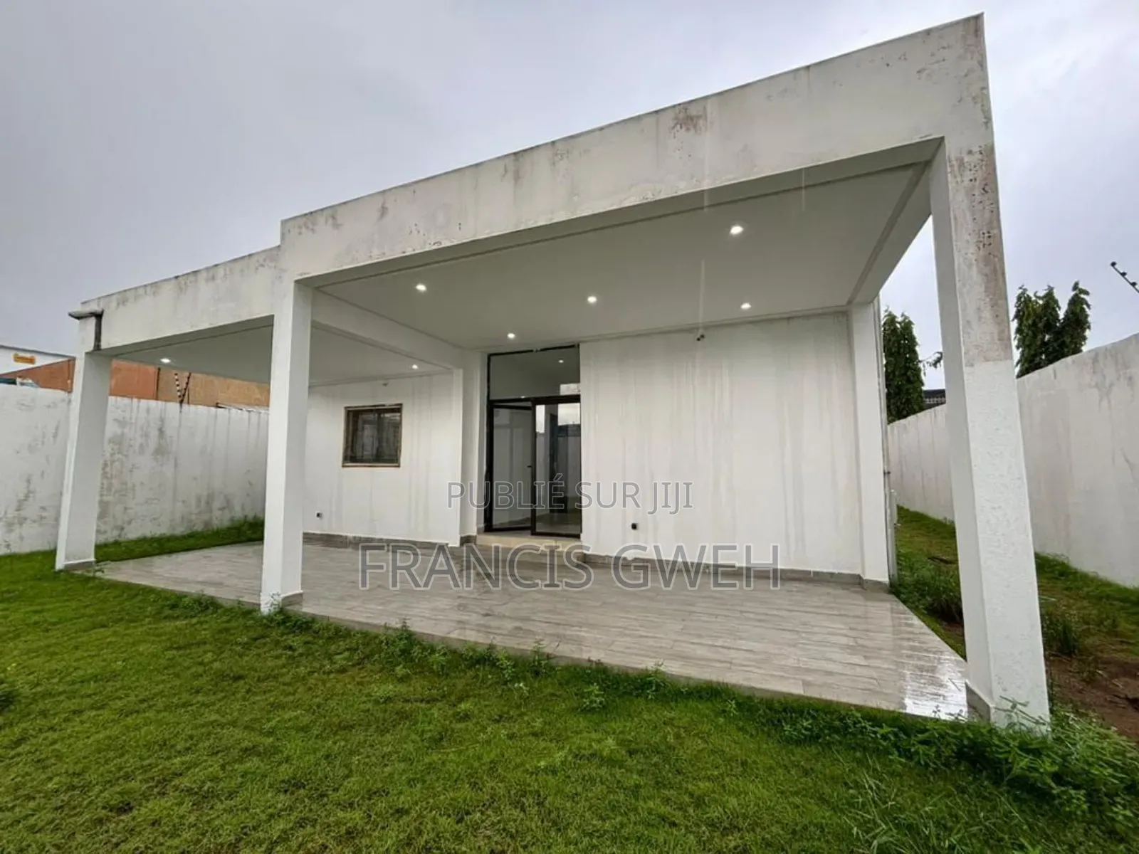 3chbre Duplex dans Francis Gweh, Cocody à Louer