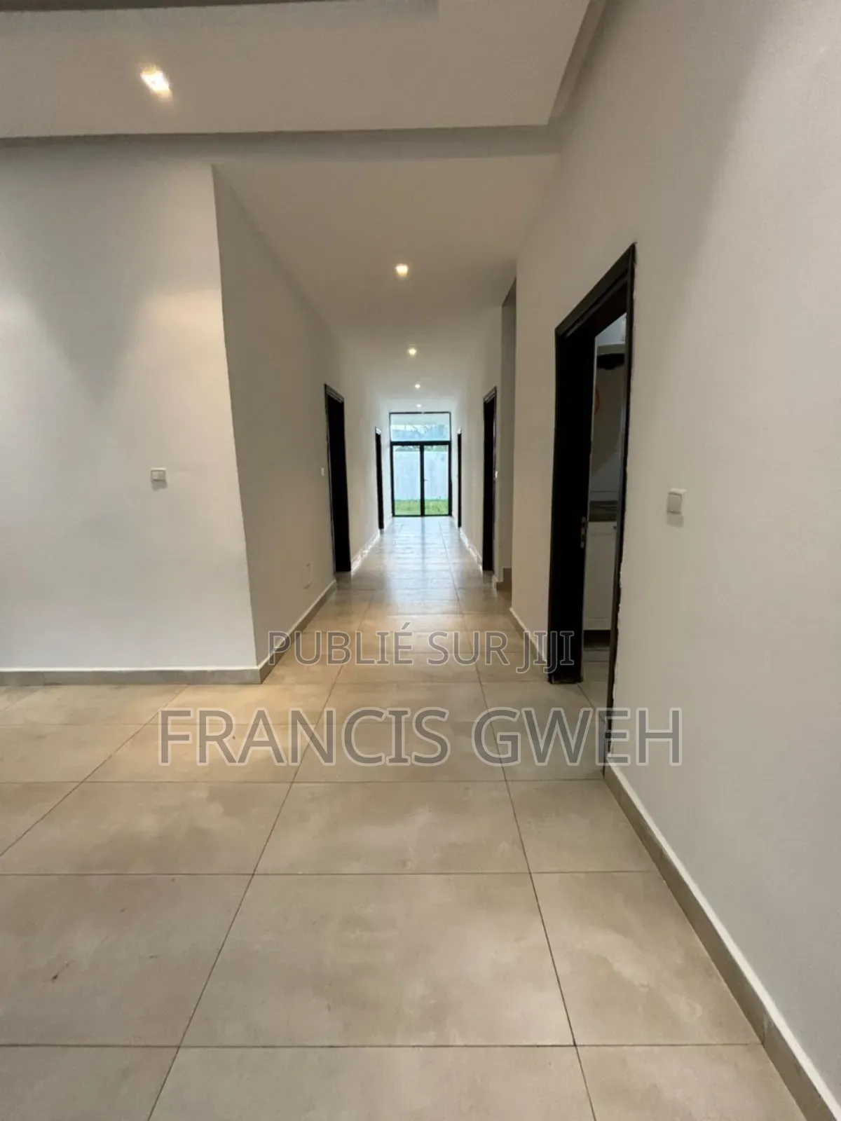 3chbre Duplex dans Francis Gweh, Cocody à Louer