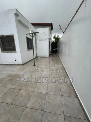 3chbre Duplex dans Francis Gweh, Cocody à Louer