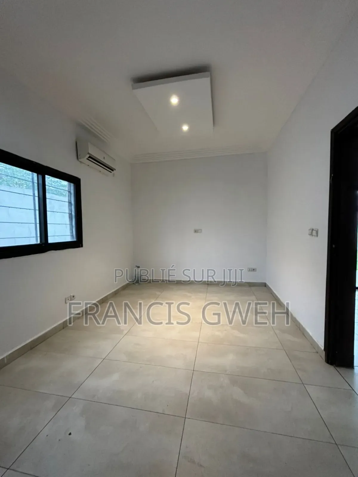 3chbre Duplex dans Francis Gweh, Cocody à Louer