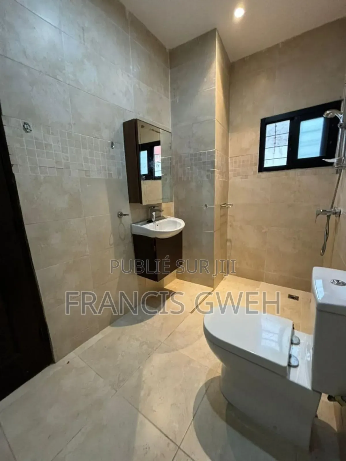 3chbre Duplex dans Francis Gweh, Cocody à Louer