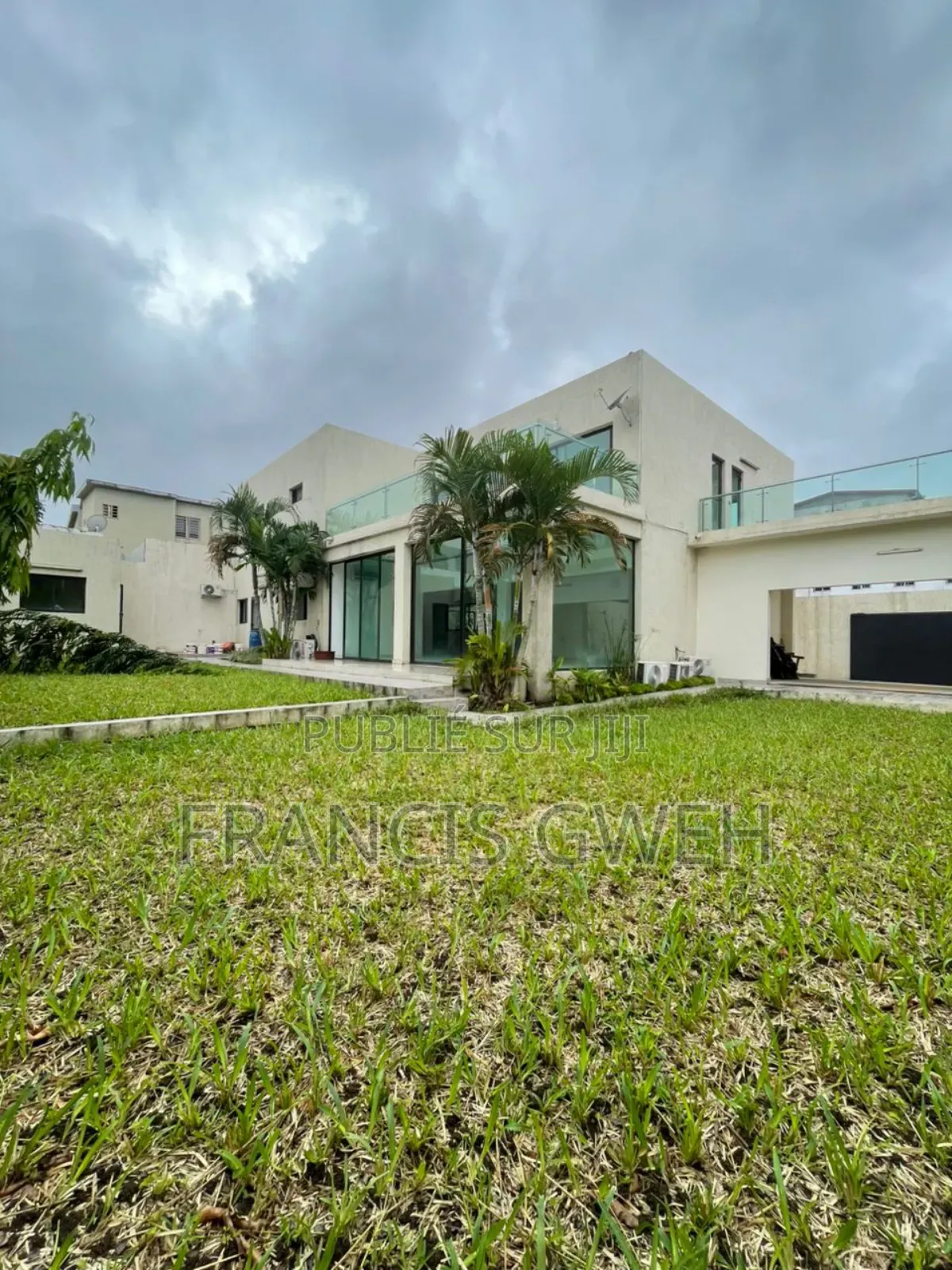 4chbre Duplex dans Francis Gweh, Cocody à Louer