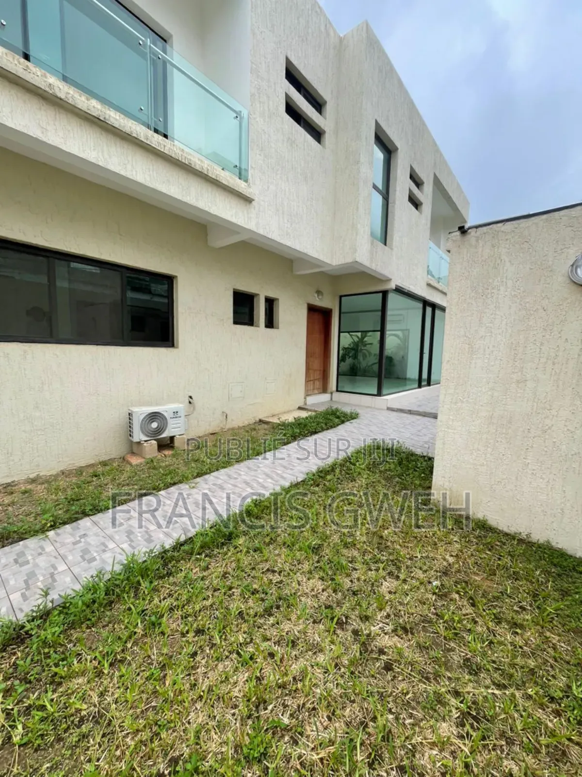 4chbre Duplex dans Francis Gweh, Cocody à Louer